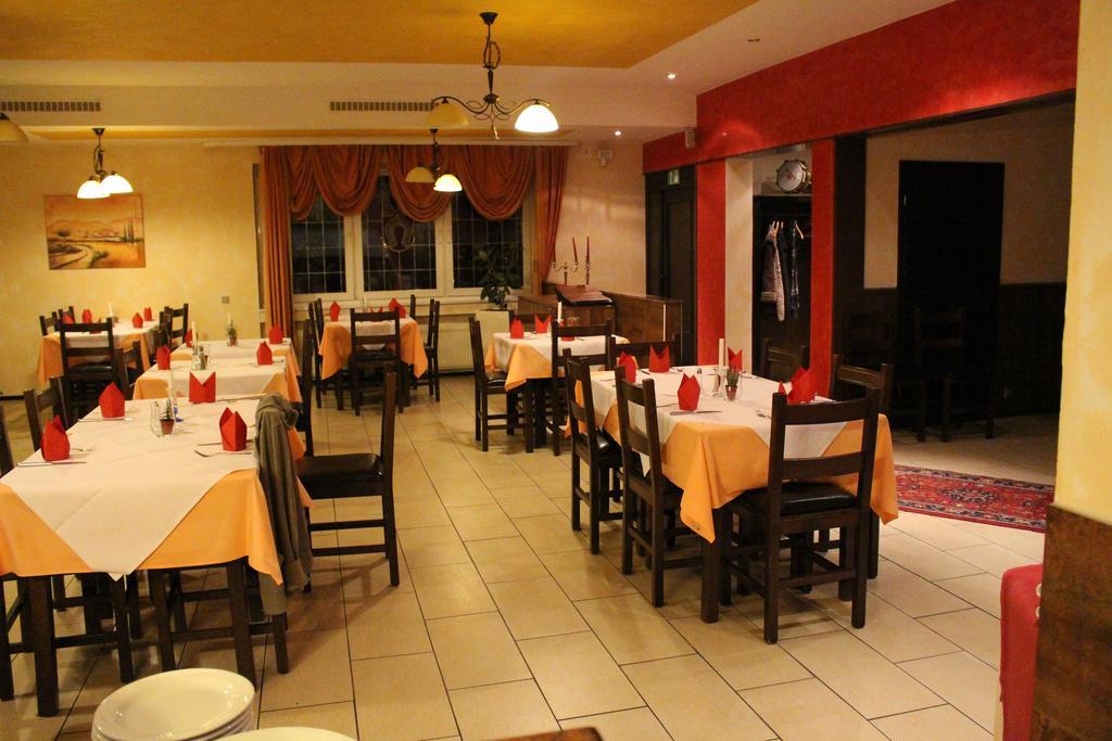 Legend Hotel Biebesheim am Rhein Екстериор снимка