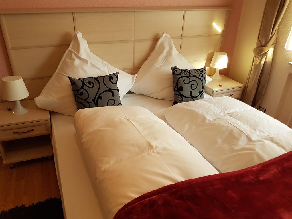 Legend Hotel Biebesheim am Rhein Екстериор снимка