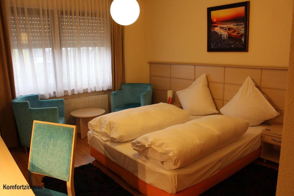 Legend Hotel Biebesheim am Rhein Стая снимка